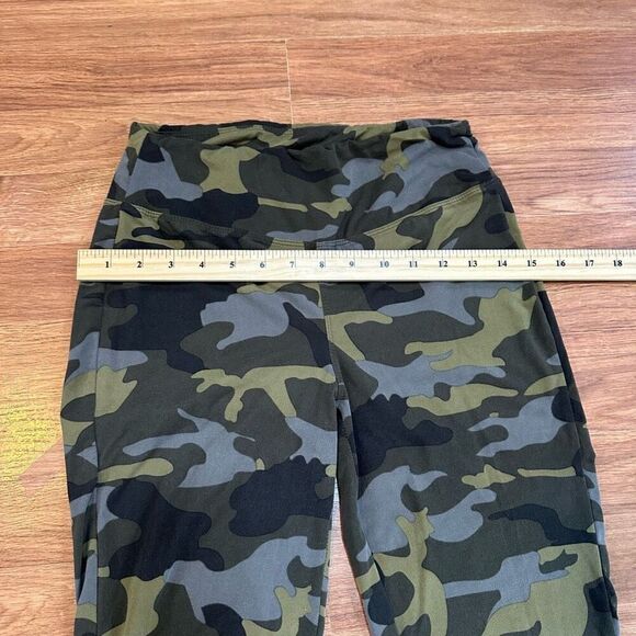 Zenana Camouflage Leggings | Women size Large - Picture 4 of 6